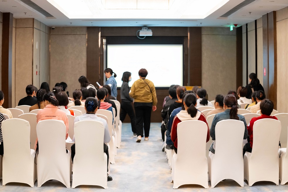 我們協助您安排與候選人的正式面試，確保溝通順暢。在您確定最終錄用名單後，我們將發出正式錄用通知。